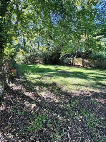 924 Dillard Street, Greensboro, NC 27403