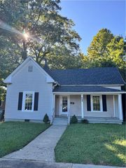 924 Dillard Street, Greensboro, NC 27403