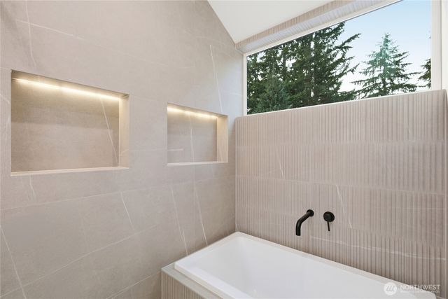 7533 31st Avenue NE, Seattle, WA 98115