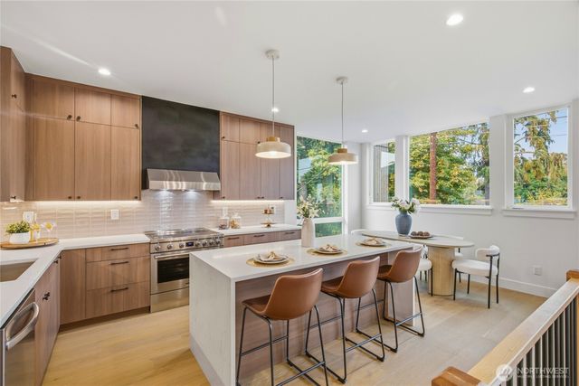7533 31st Avenue NE, Seattle, WA 98115