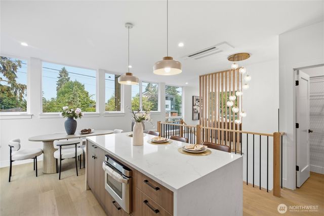 7533 31st Avenue NE, Seattle, WA 98115