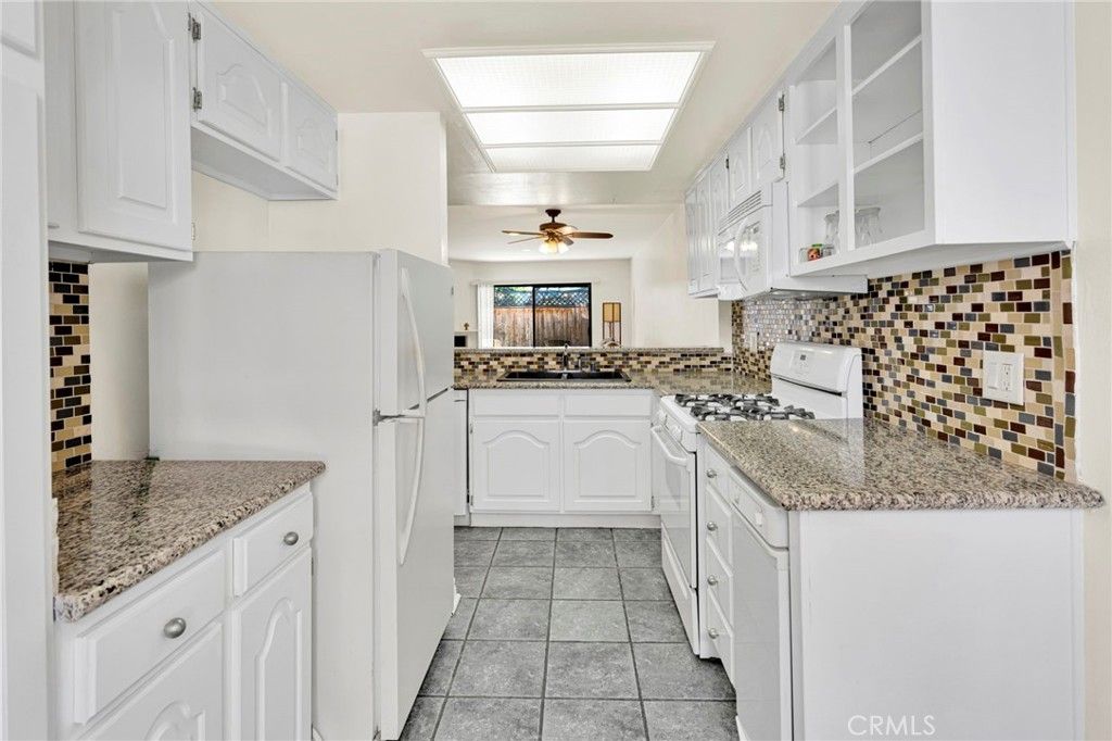 Image 10 of property listing at 9906 Owensmouth, Chatsworth, CA 91311