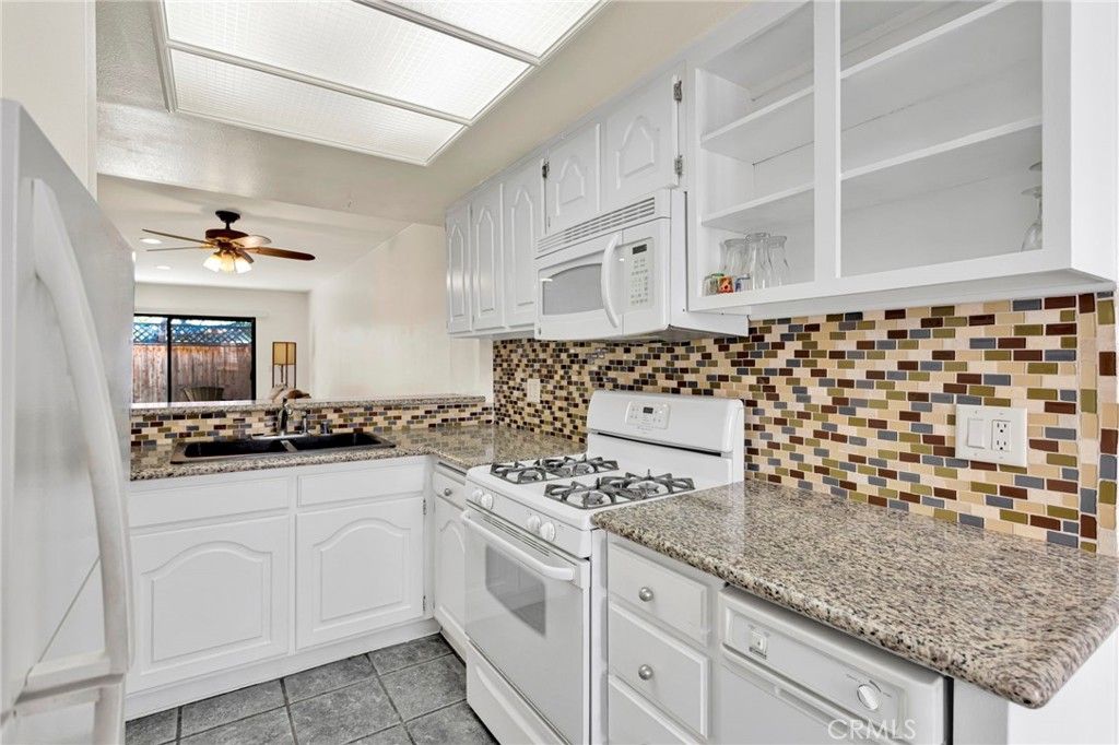 Image 11 of property listing at 9906 Owensmouth, Chatsworth, CA 91311