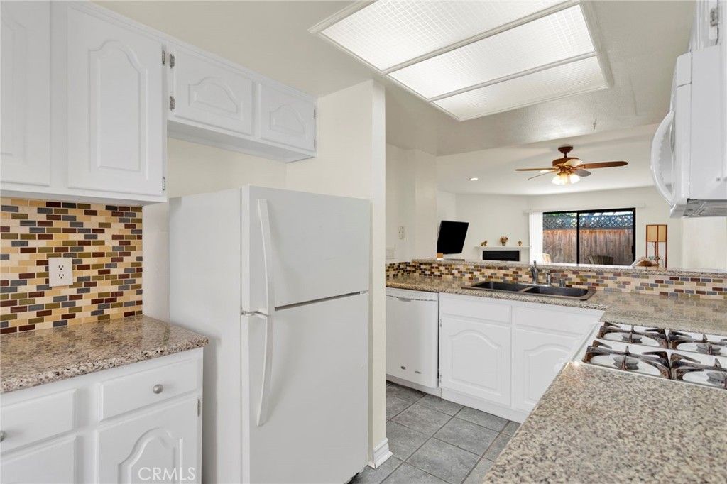 Image 12 of property listing at 9906 Owensmouth, Chatsworth, CA 91311