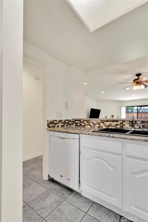 Image 13 of property listing at 9906 Owensmouth, Chatsworth, CA 91311