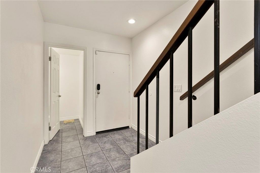 Image 2 of property listing at 9906 Owensmouth, Chatsworth, CA 91311