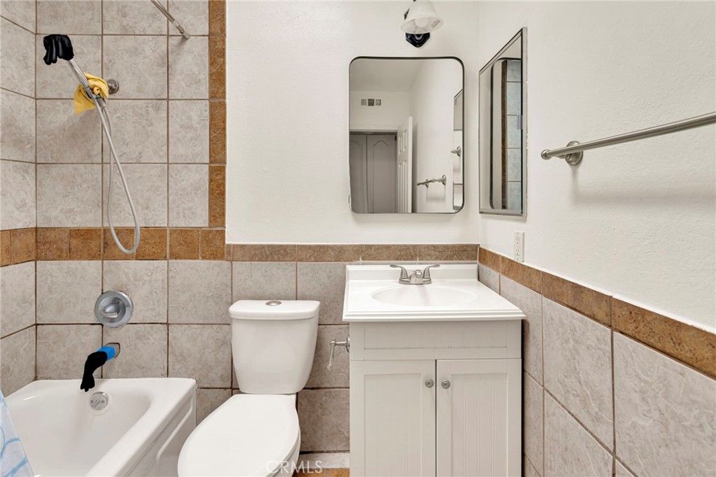Image 23 of property listing at 9906 Owensmouth, Chatsworth, CA 91311
