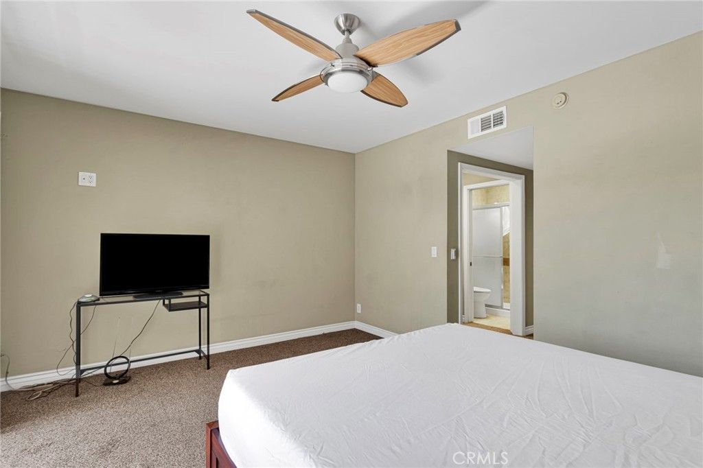 Image 28 of property listing at 9906 Owensmouth, Chatsworth, CA 91311