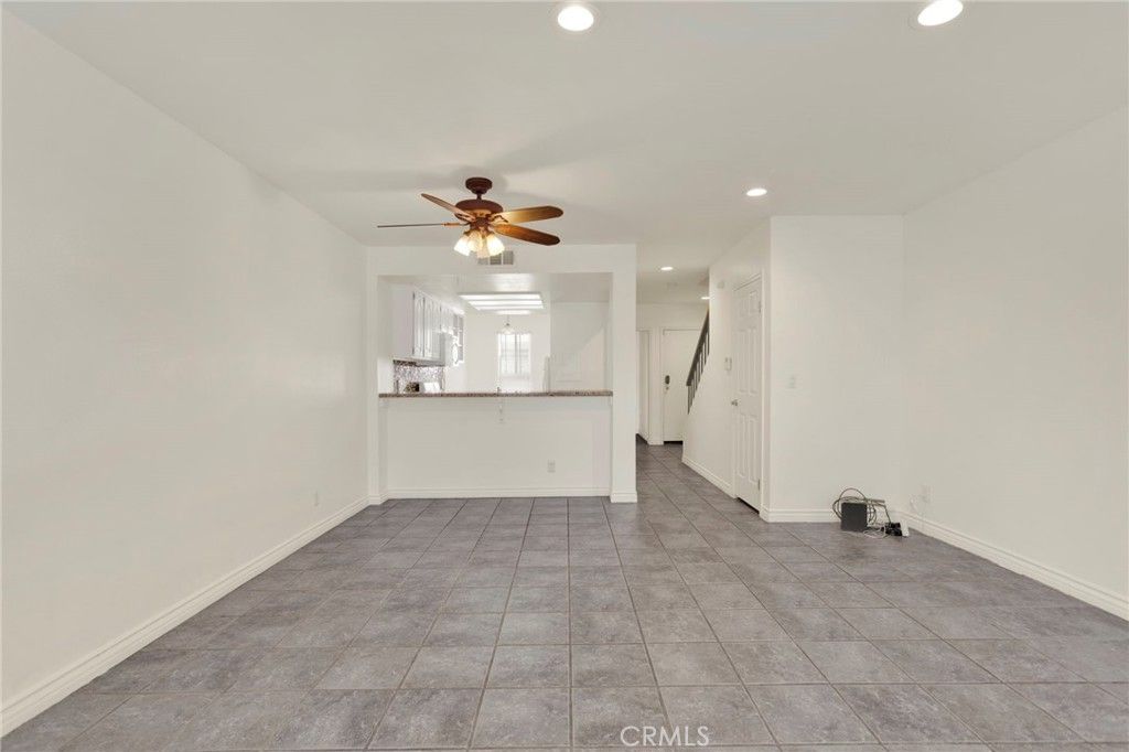 Image 3 of property listing at 9906 Owensmouth, Chatsworth, CA 91311