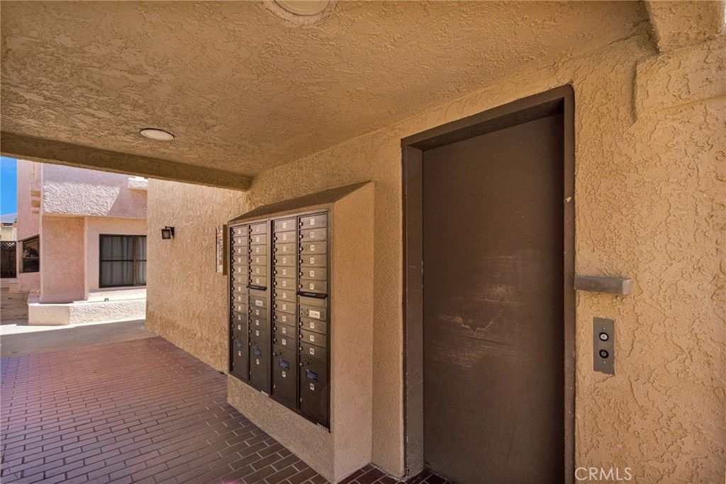 Image 42 of property listing at 9906 Owensmouth, Chatsworth, CA 91311