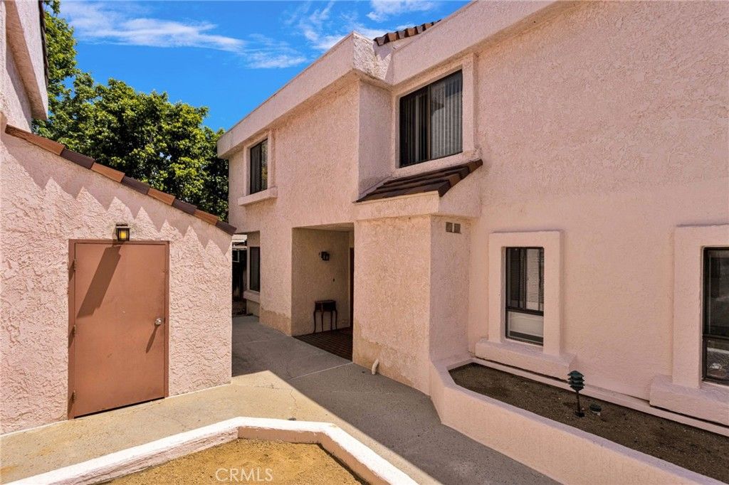 Image 50 of property listing at 9906 Owensmouth, Chatsworth, CA 91311