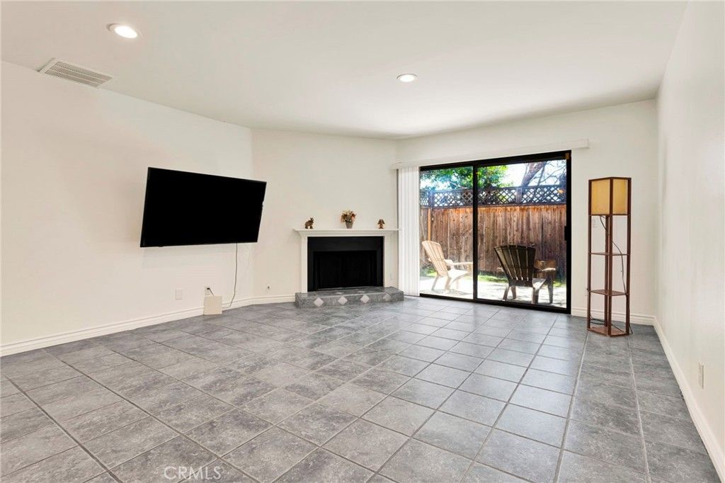 Image 6 of property listing at 9906 Owensmouth, Chatsworth, CA 91311