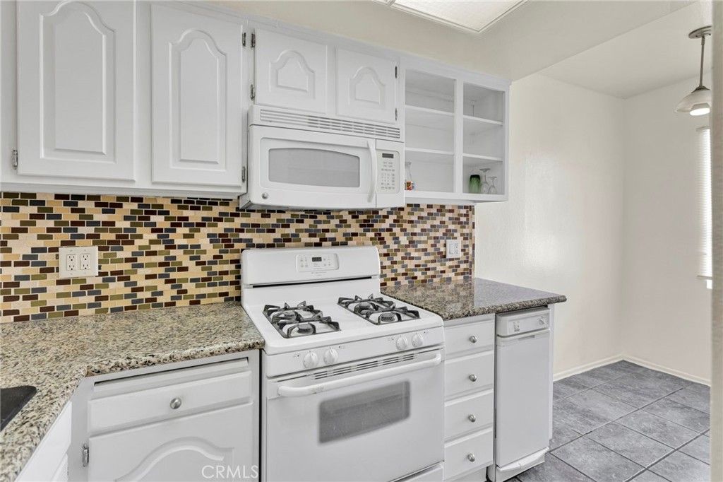 Image 8 of property listing at 9906 Owensmouth, Chatsworth, CA 91311