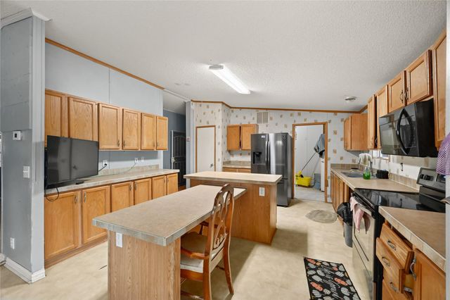 74 County Road 4400, Dayton, TX 77535