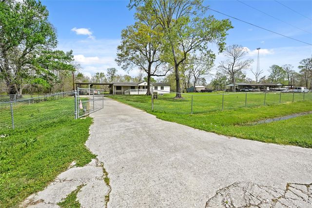 74 County Road 4400, Dayton, TX 77535