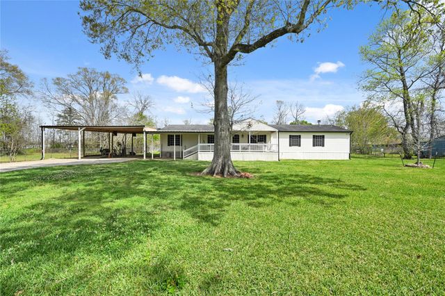 74 County Road 4400, Dayton, TX 77535