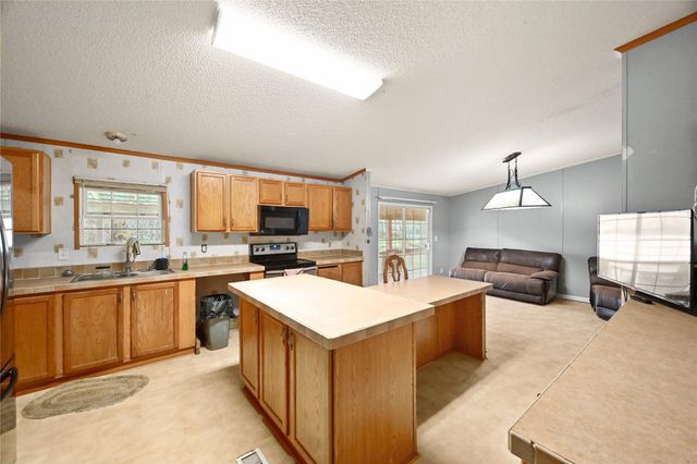 74 County Road 4400, Dayton, TX 77535