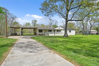 74 County Road 4400, Dayton, TX 77535