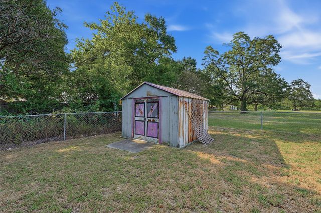 2050 Avon Drive, Denison, TX 75020