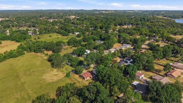 2050 Avon Drive, Denison, TX 75020