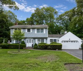 8 Skyview Lane, Stony Brook, NY 11790