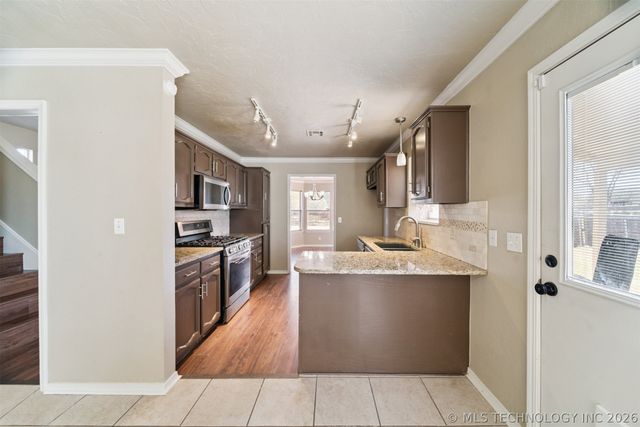 1702 W 110th Place, Jenks, OK 74037