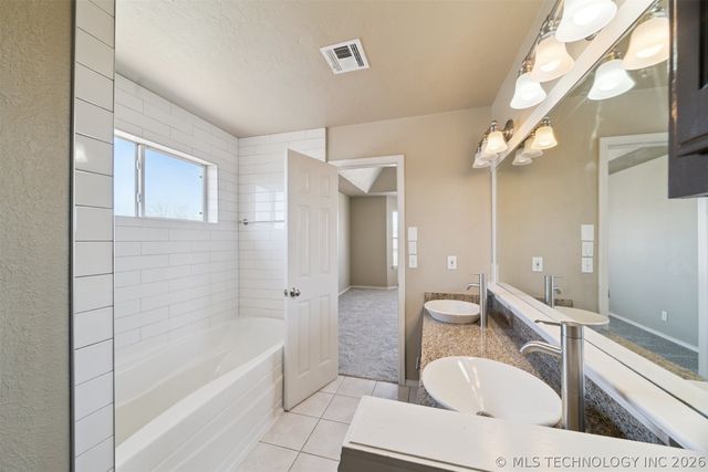 1702 W 110th Place, Jenks, OK 74037