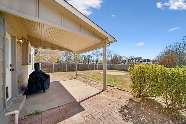 1702 W 110th Place, Jenks, OK 74037