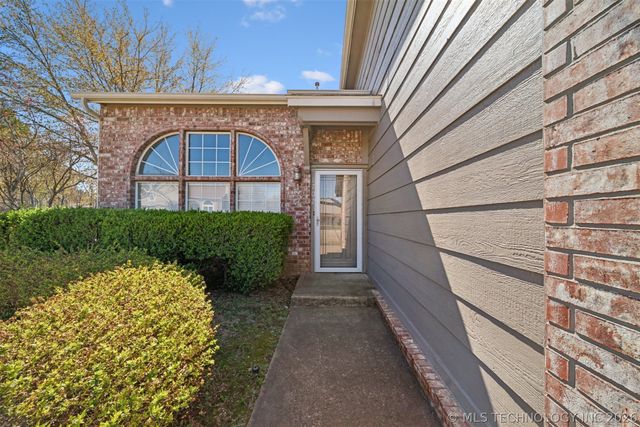 1702 W 110th Place, Jenks, OK 74037