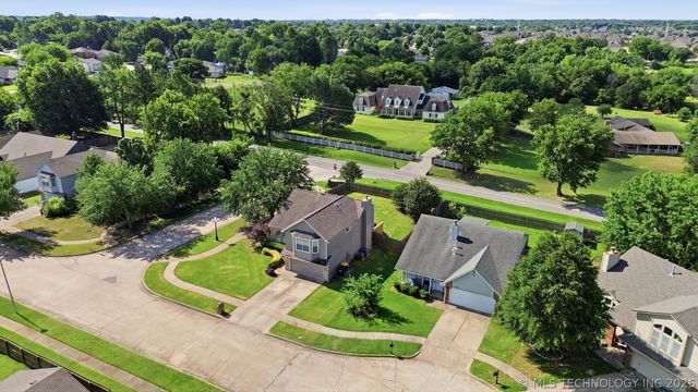 1702 W 110th Place S, Jenks, OK 74037