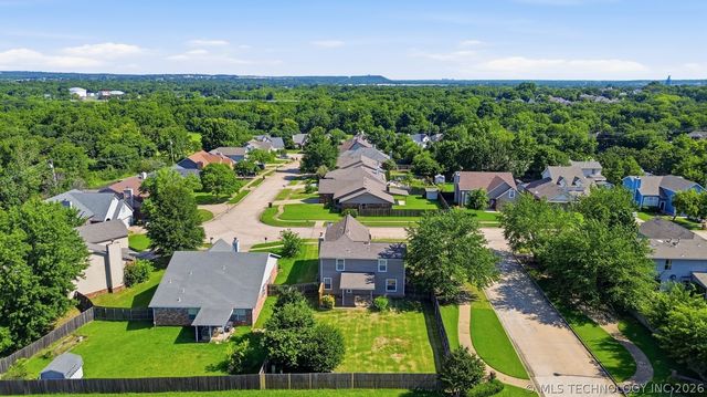 1702 W 110th Place S, Jenks, OK 74037