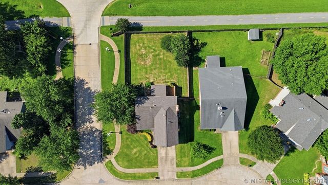 1702 W 110th Place S, Jenks, OK 74037