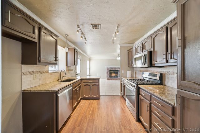 1702 W 110th Place, Jenks, OK 74037