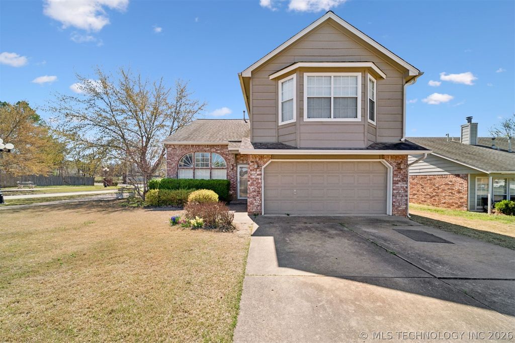 1702 W 110th Place, Jenks, OK 74037