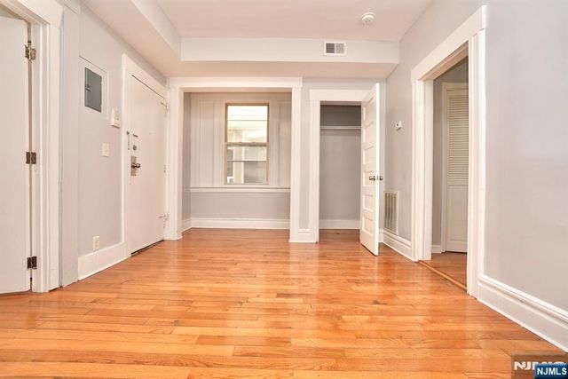 20 Stuyvesant Avenue, Newark, NJ 07106