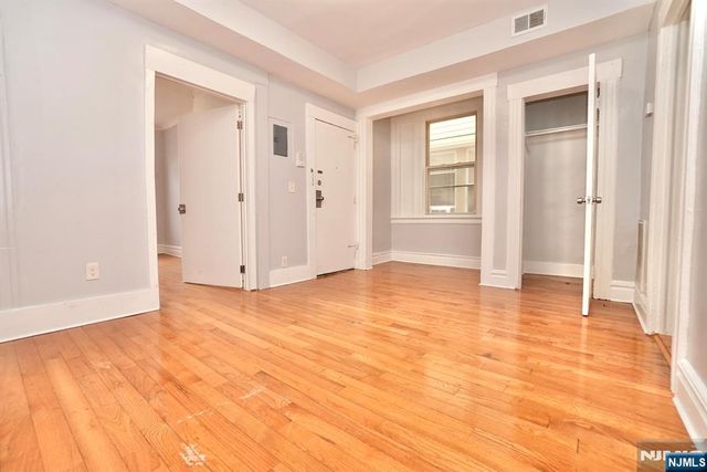 20 Stuyvesant Avenue, Newark, NJ 07106