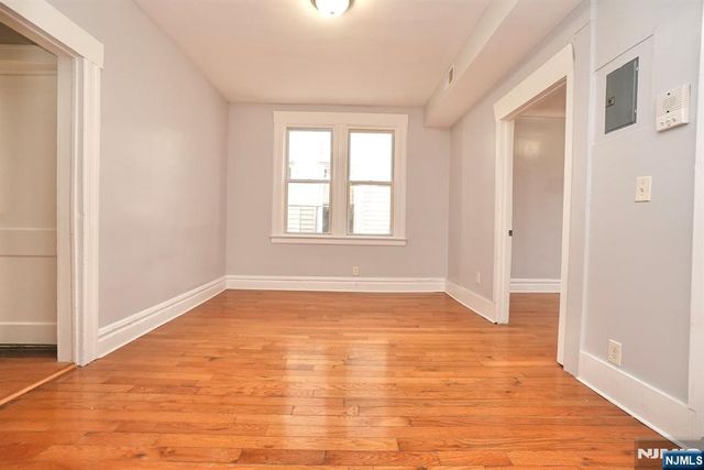 20 Stuyvesant Avenue, Newark, NJ 07106