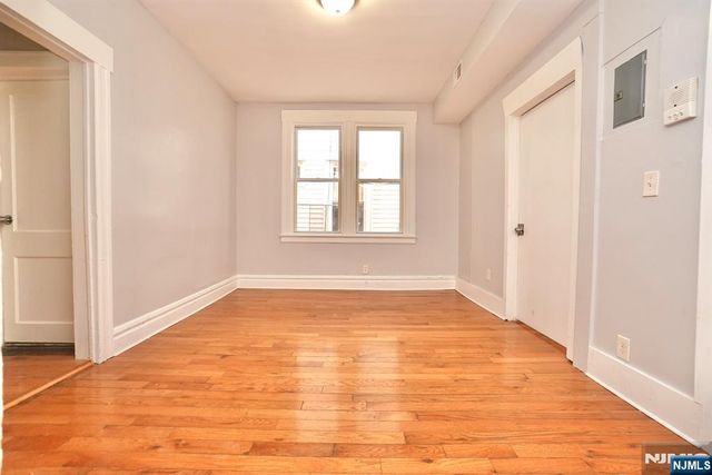 20 Stuyvesant Avenue, Newark, NJ 07106