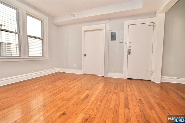 20 Stuyvesant Avenue, Newark, NJ 07106