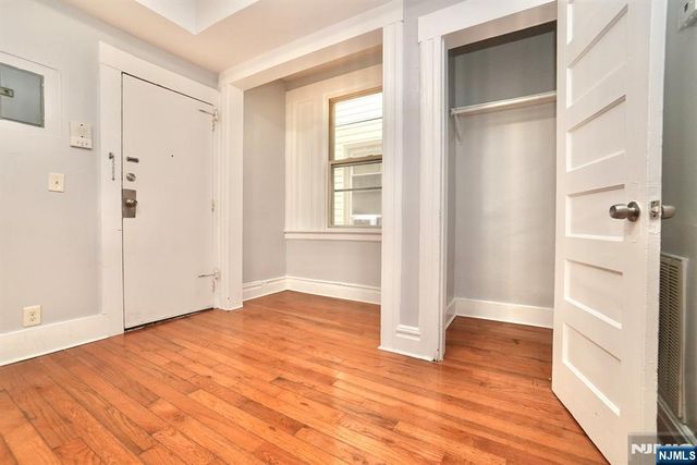 20 Stuyvesant Avenue, Newark, NJ 07106