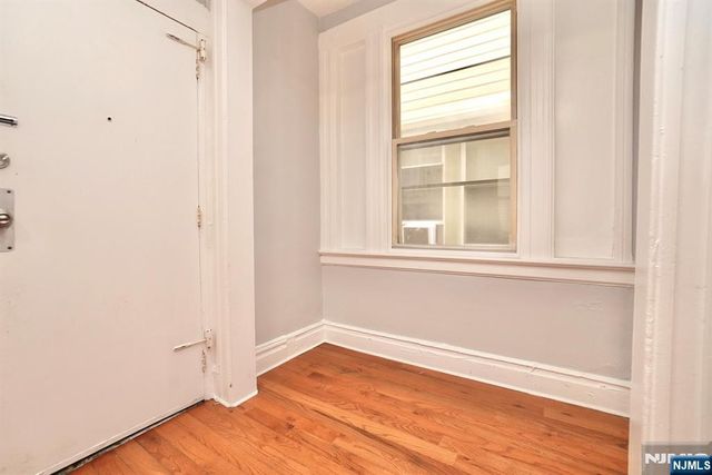 20 Stuyvesant Avenue, Newark, NJ 07106