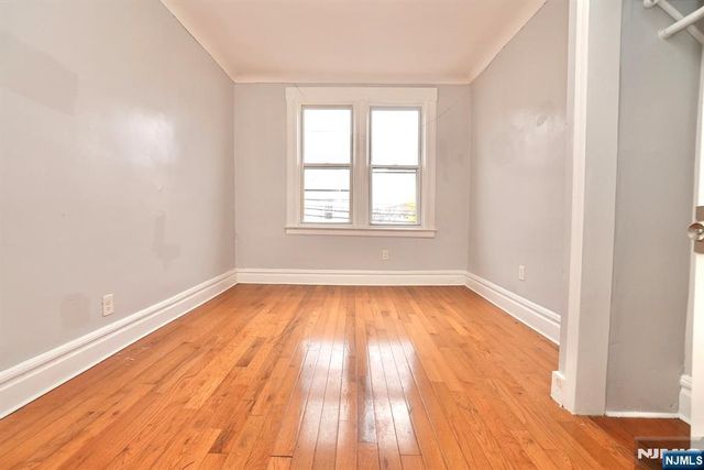 20 Stuyvesant Avenue, Newark, NJ 07106