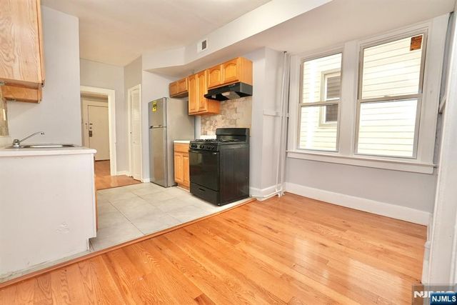 20 Stuyvesant Avenue, Newark, NJ 07106