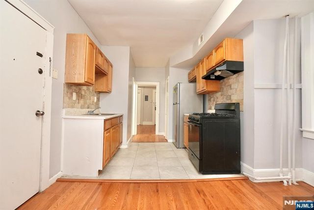 20 Stuyvesant Avenue, Newark, NJ 07106