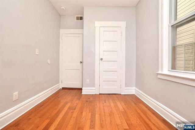 20 Stuyvesant Avenue, Newark, NJ 07106