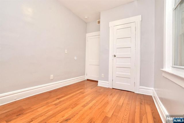 20 Stuyvesant Avenue, Newark, NJ 07106