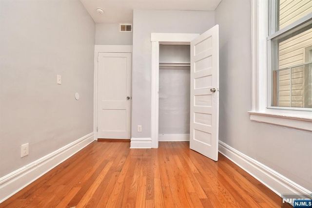 20 Stuyvesant Avenue, Newark, NJ 07106