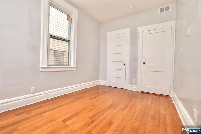 20 Stuyvesant Avenue, Newark, NJ 07106