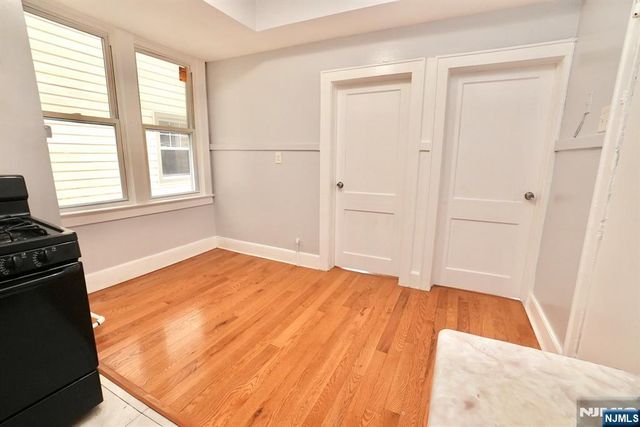 20 Stuyvesant Avenue, Newark, NJ 07106