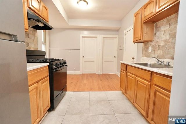 20 Stuyvesant Avenue, Newark, NJ 07106